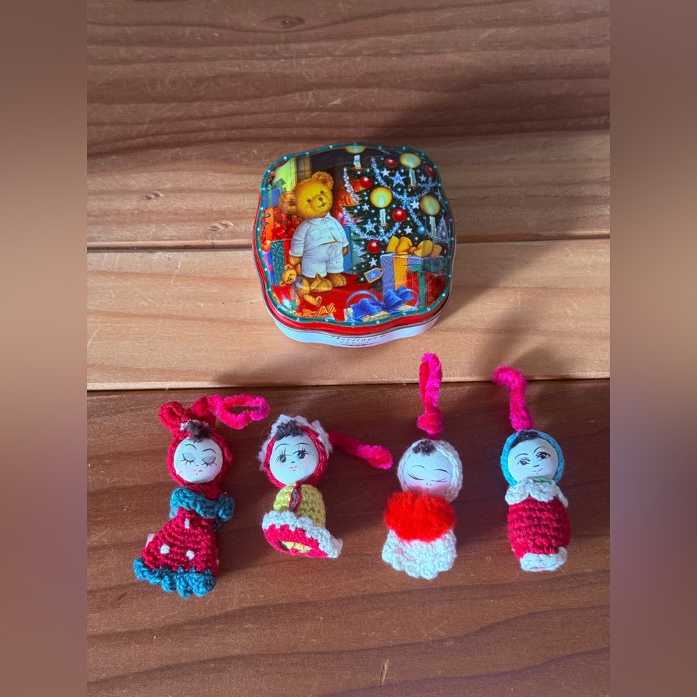 Royal Heritage Christmas Metal Tin Box 2.25” with Mini Dolls About 1.5”